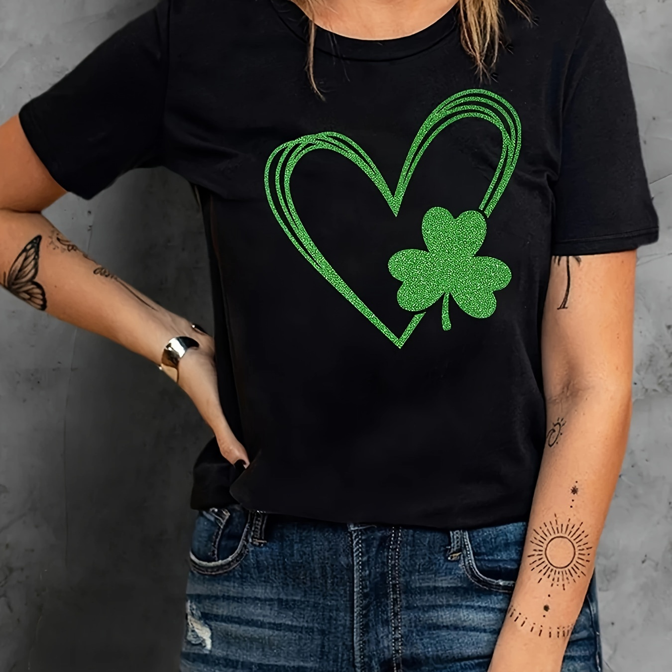 

Clover & Heart Print Crew Neck T-shirt, Casual Short Sleeve Top For Spring & Summer, Women's Clothing