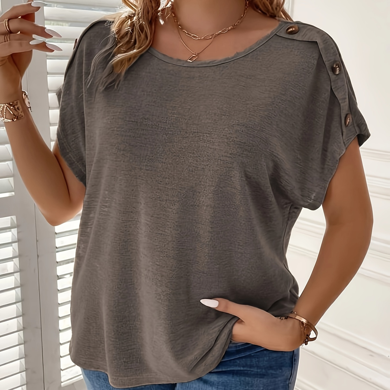 

Plus Size Solid Button Decor Crew Neck T-shirt, Casual Short Sleeve Top For Spring & Summer, Women's Plus Size Clothing