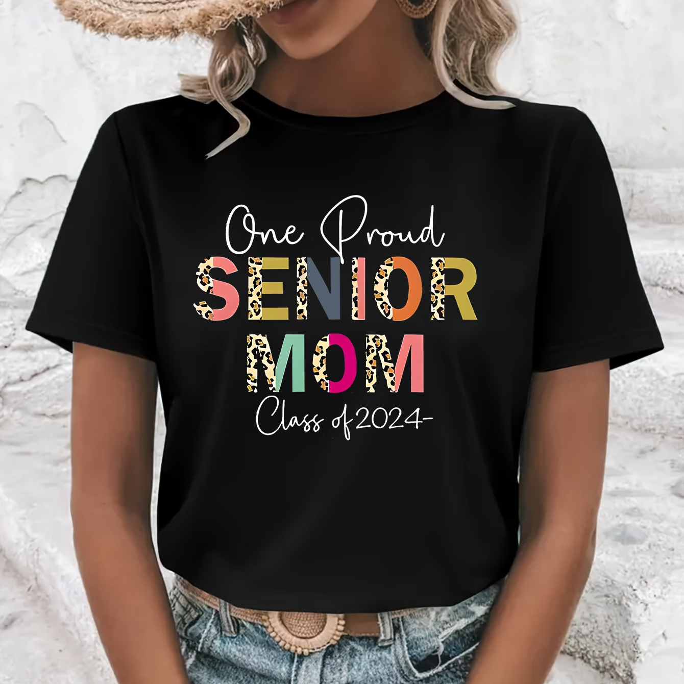 

Senior Mom Letter Print T-shirt, Short Sleeve Crew Neck Casual Top For Summer & Spring, Women's Clothing