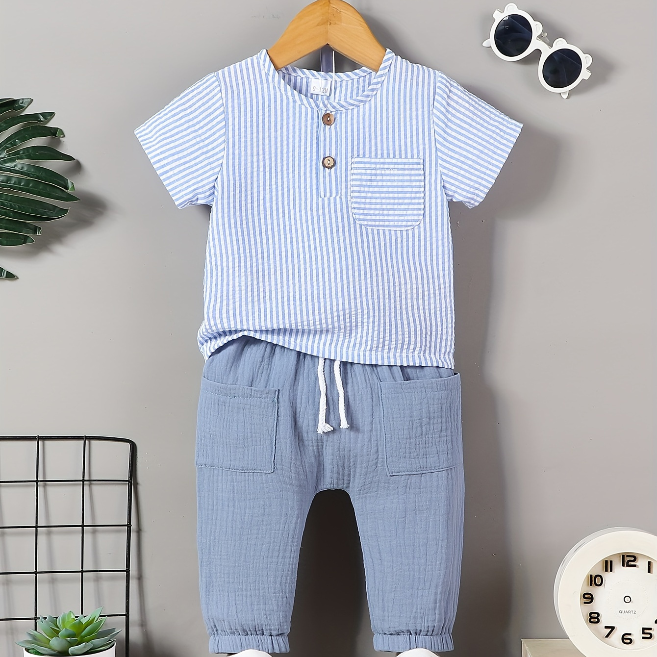 

2pcs Baby's Vertical Stripe Pattern Short Sleeve T-shirt & Casual Pockets Patched Pants Set, Infant & Toddler Boy's Clothes For Spring Summer Daily Wear