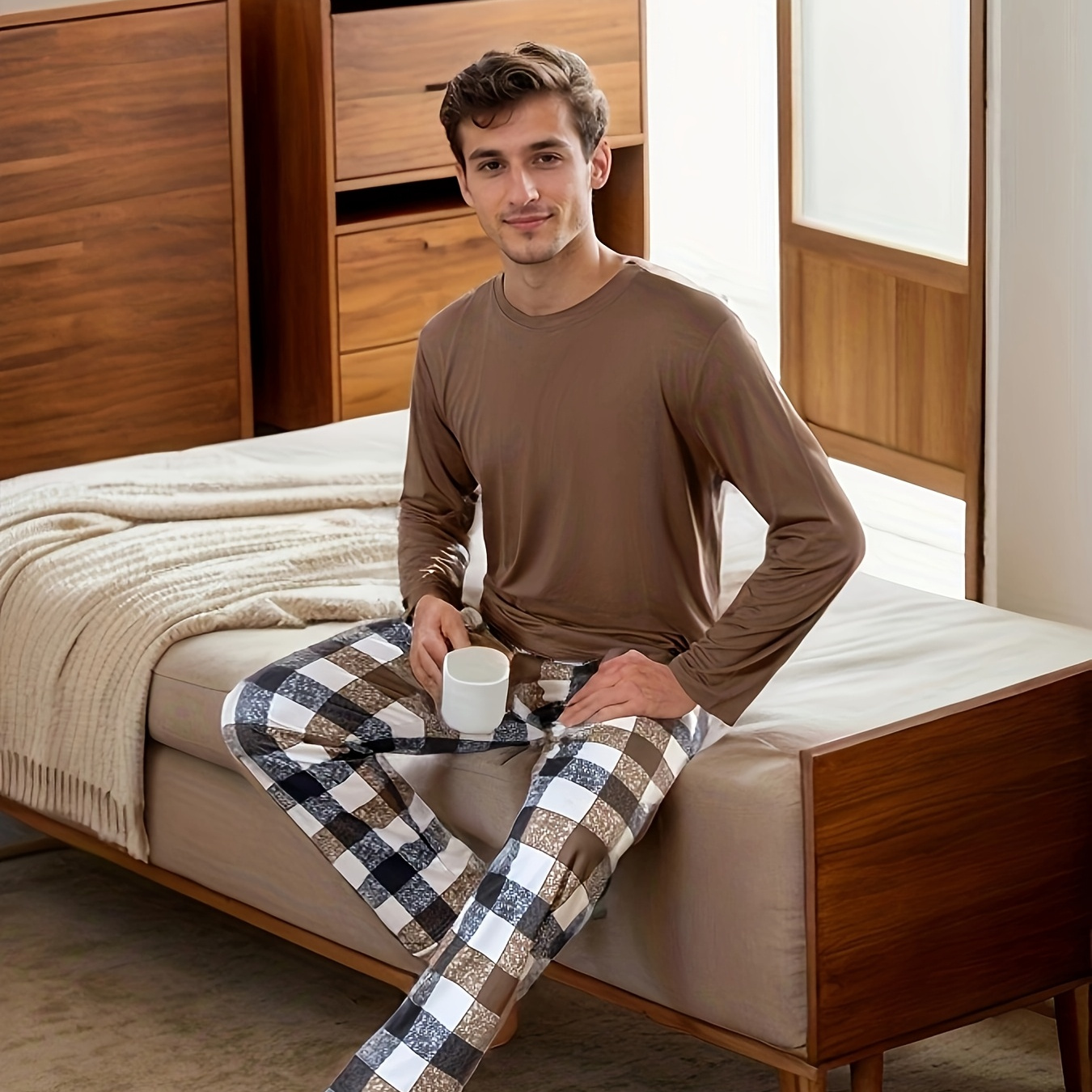 

Ensemble de pyjama printemps/automne pour hommes - T-shirt et pantalon à manches longues et col rond à motif géométrique, 95% polyester 5% élasthanne, style en avec légère extensibilité