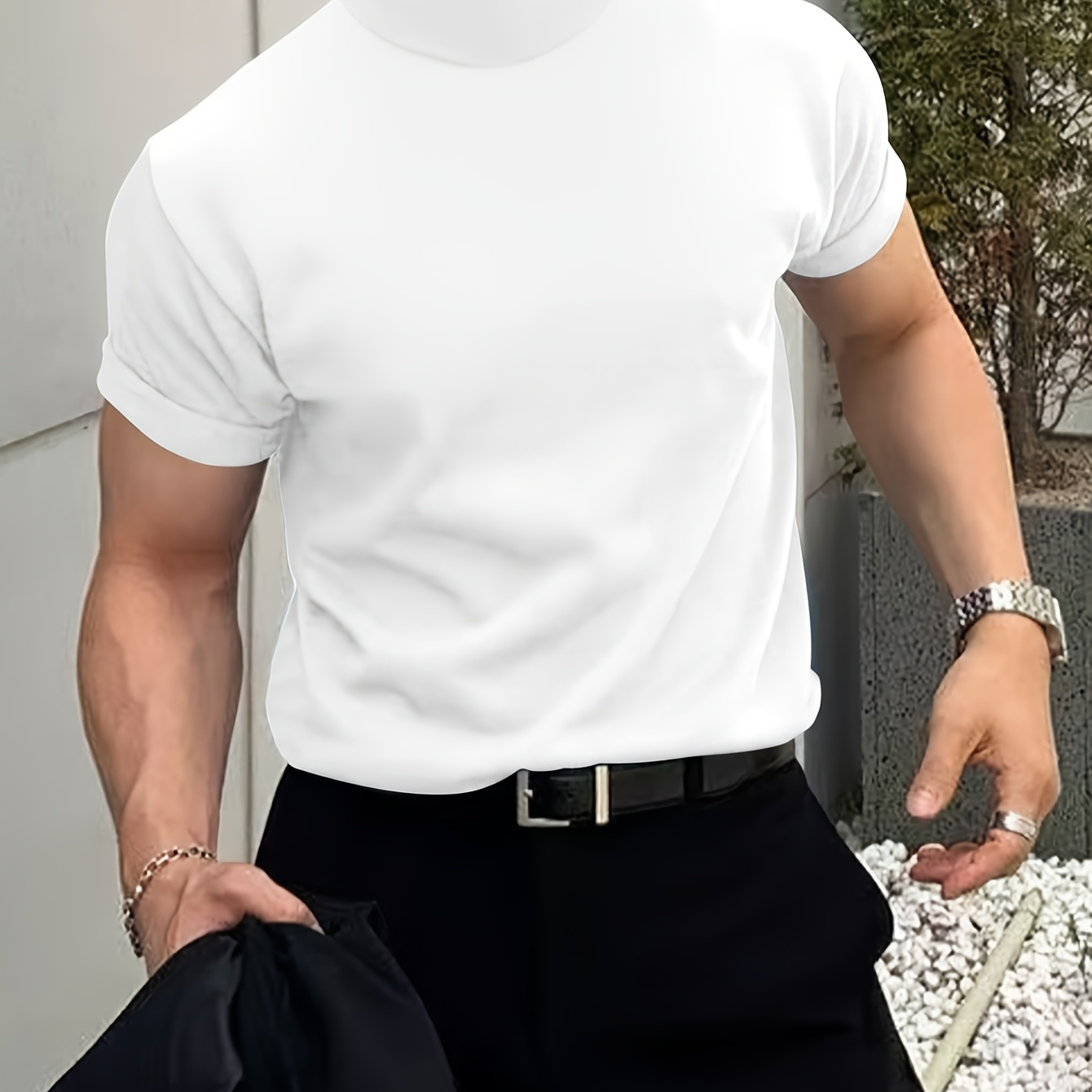 

T-shirt à col roulé slim fit pour homme, couleur unie, chic et tendance, haut polyvalent pour les loisirs quotidiens d'été.