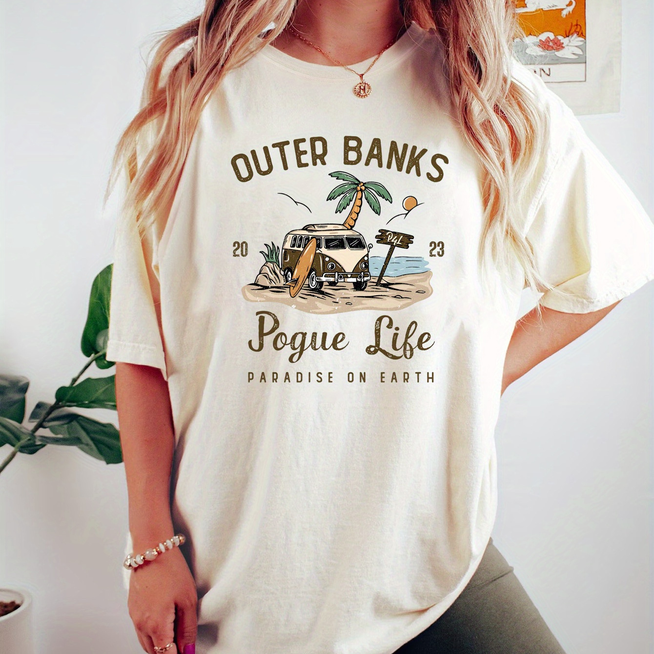 

Beach & Car Print T-shirt, Casual Short Sleeve Crew Neck Top For Spring & Summer, Women's Clothing