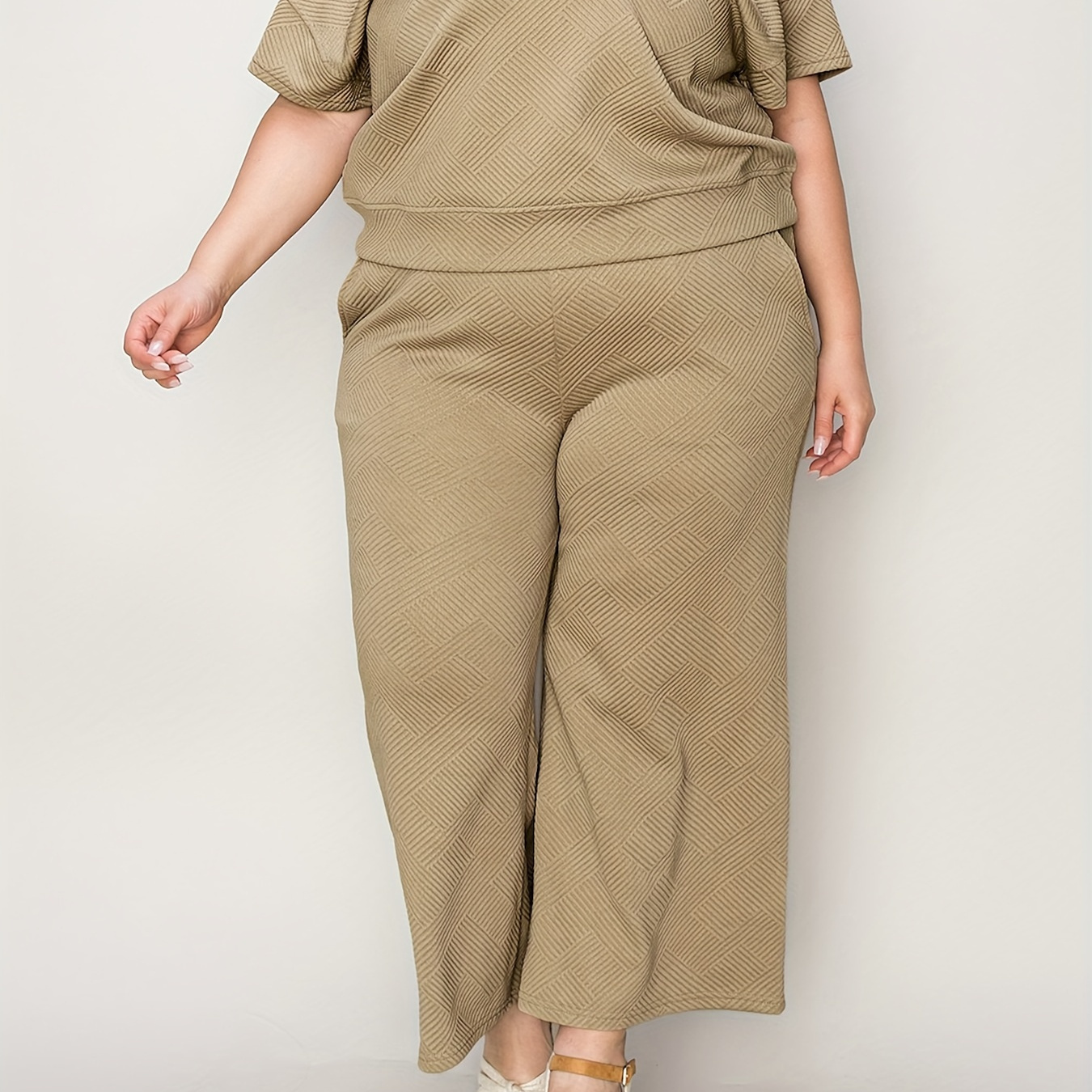 

Plus Size Solid Color Textured Pantsuits, Short Sleeve Top & Wide Leg Pants Outfits, Women's Plus Size Clothing