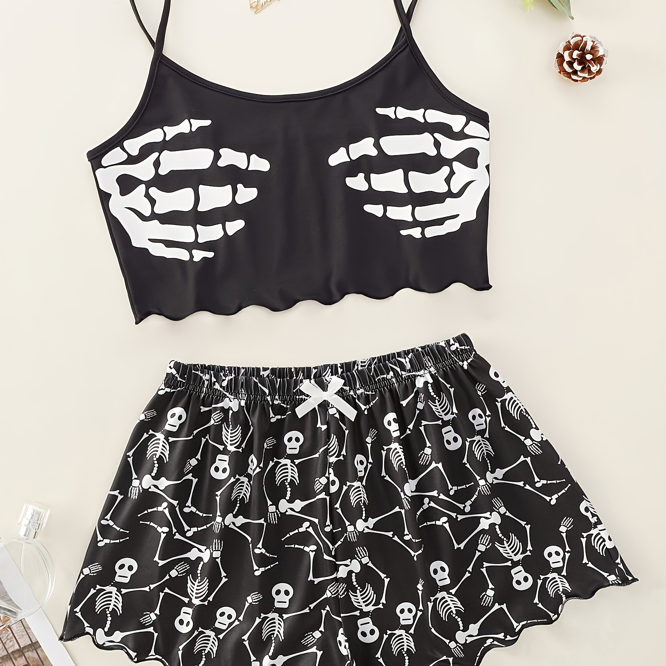 

Women's Plus Gothic Pajama Set, Plus Size Skeleton Print Trim Crop Camisole & Bow Shorts Lounge 2 Piece Set