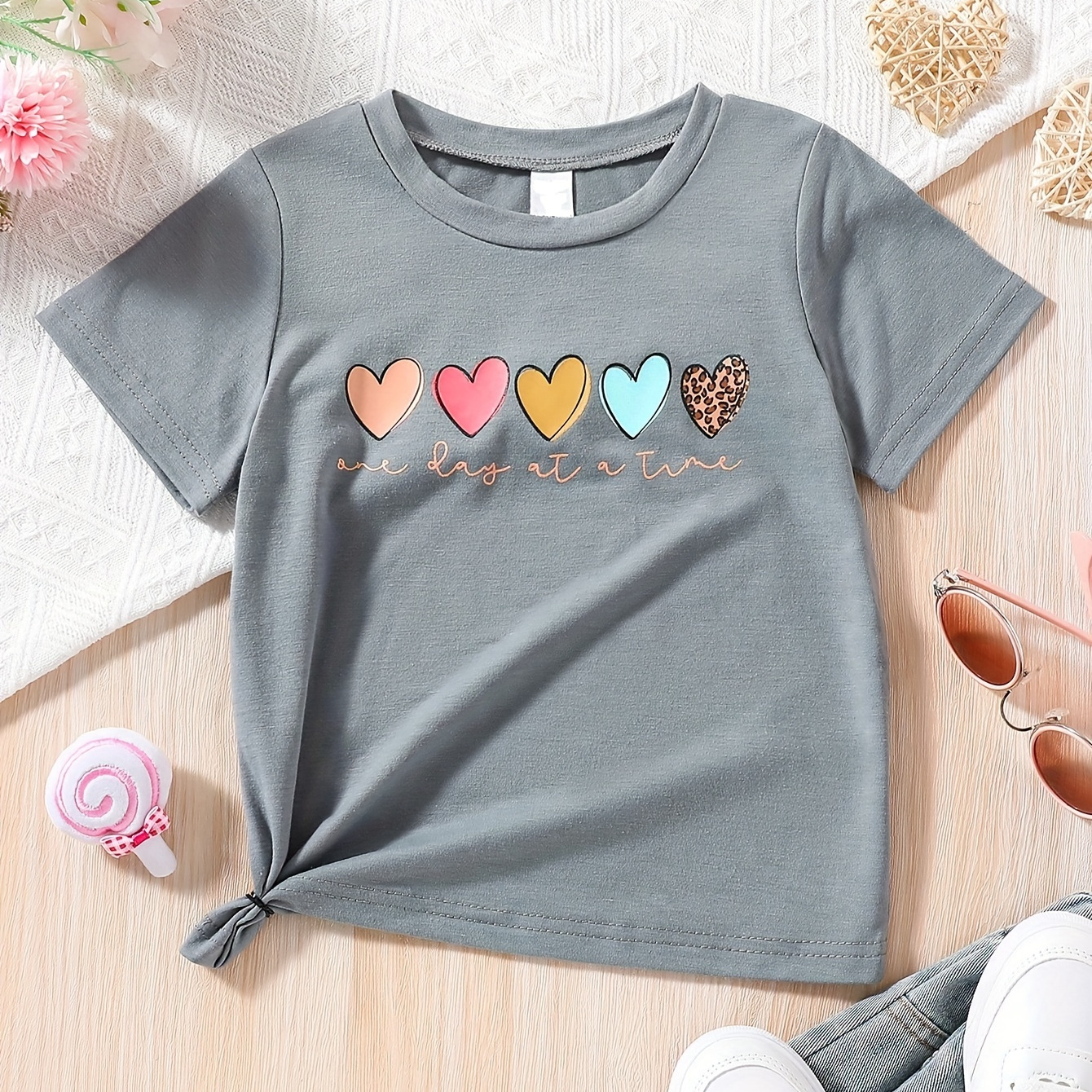

Cute Heart Graphic Short Sleeve T-shirt Girls Tees For Summer Gift