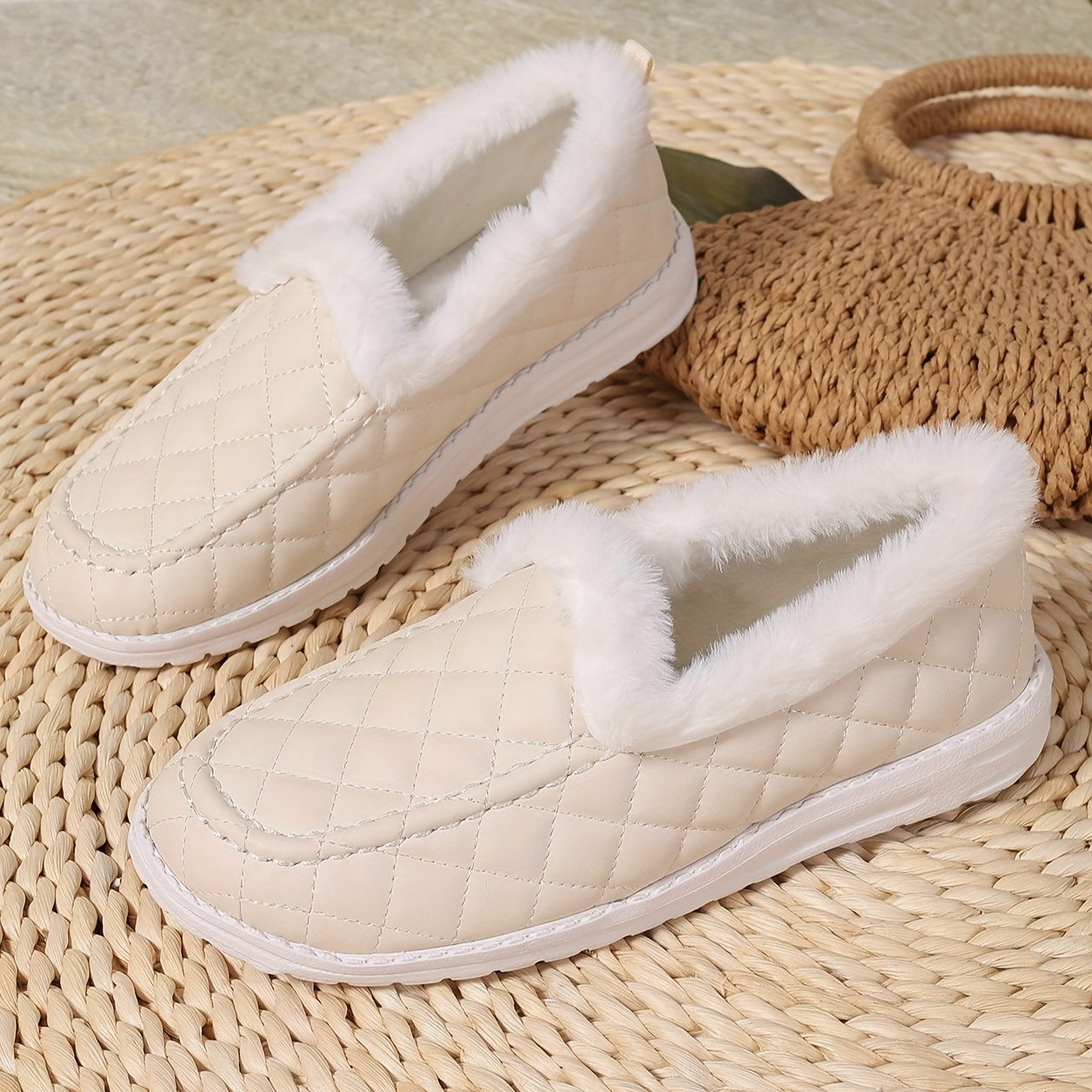 

Mocassins plats décontractés en peluche pour femmes, chaussures confortables et douces, adaptées à l'hiver.