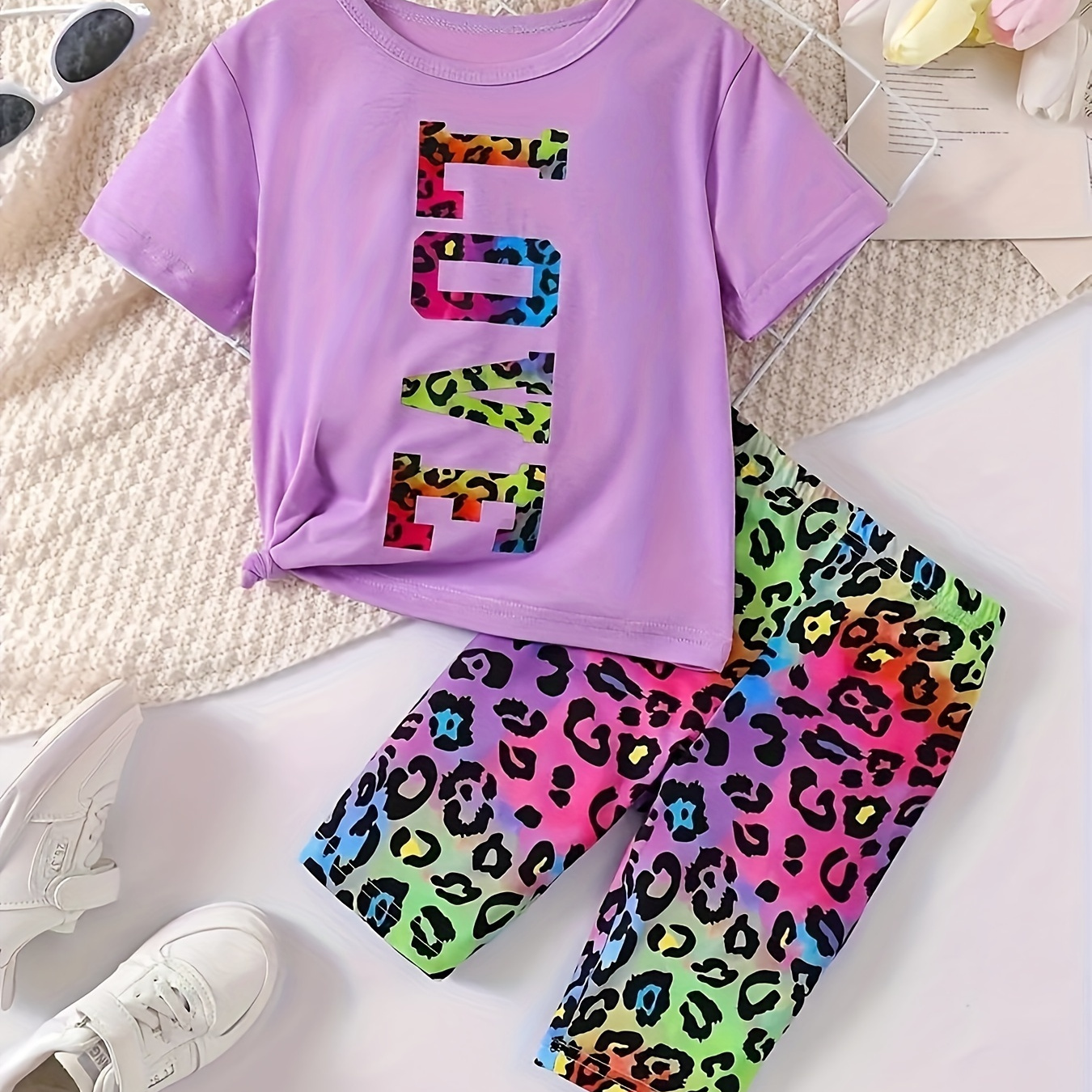 

Fashion 2-piece Girl's Leopard Letter Love Print T-shirt + Colorful Leopard Shorts