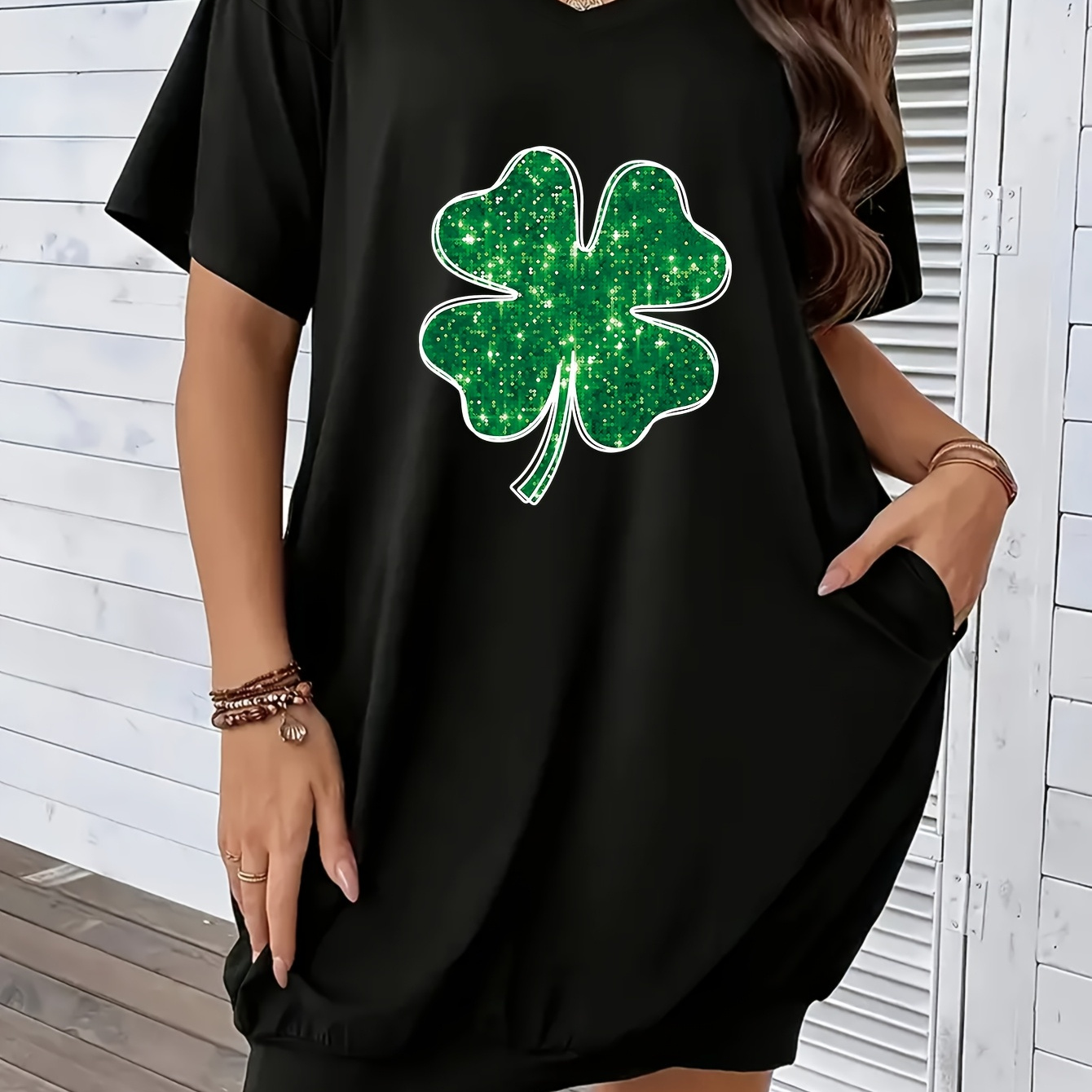 

Robe Noire Décontractée Grande Taille pour Femme avec Imprimé à Feuilles Vert - Col en V, Manches Courtes, Coupe Confortable et pour /Été