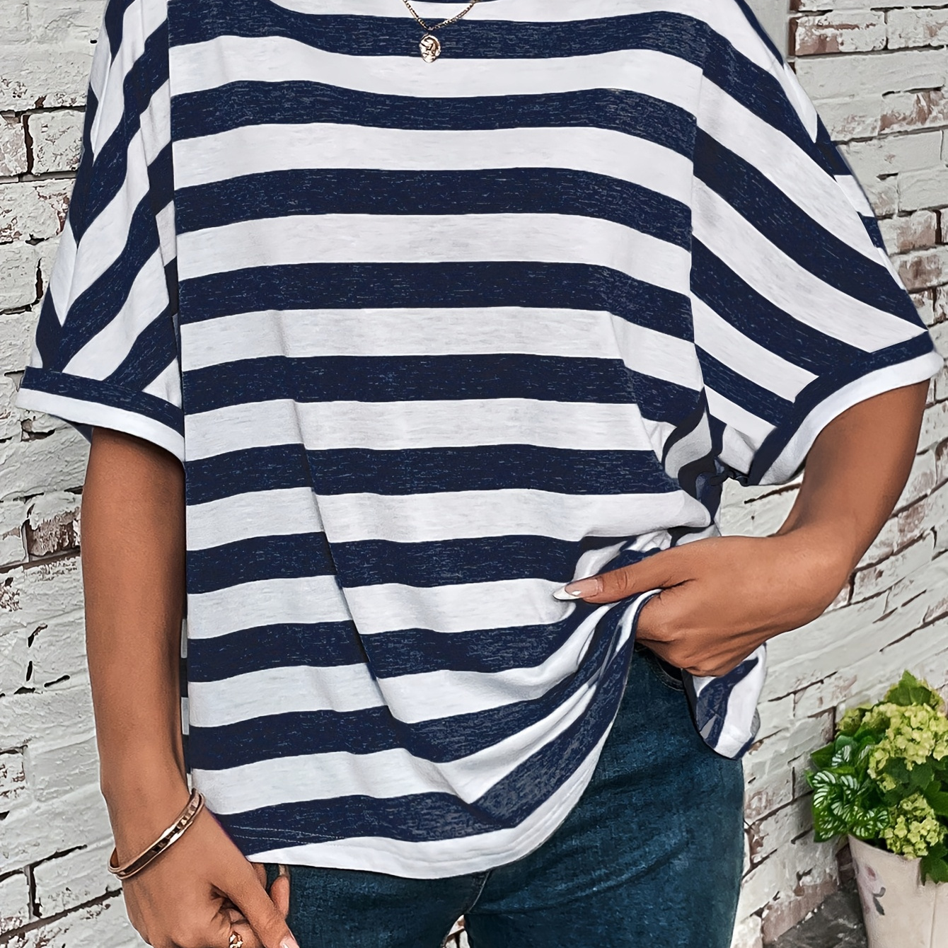 

Women's Loose-fitting Batwing Sleeve Top With A Stylish Striped Print T-shirt In Plus Sizes.