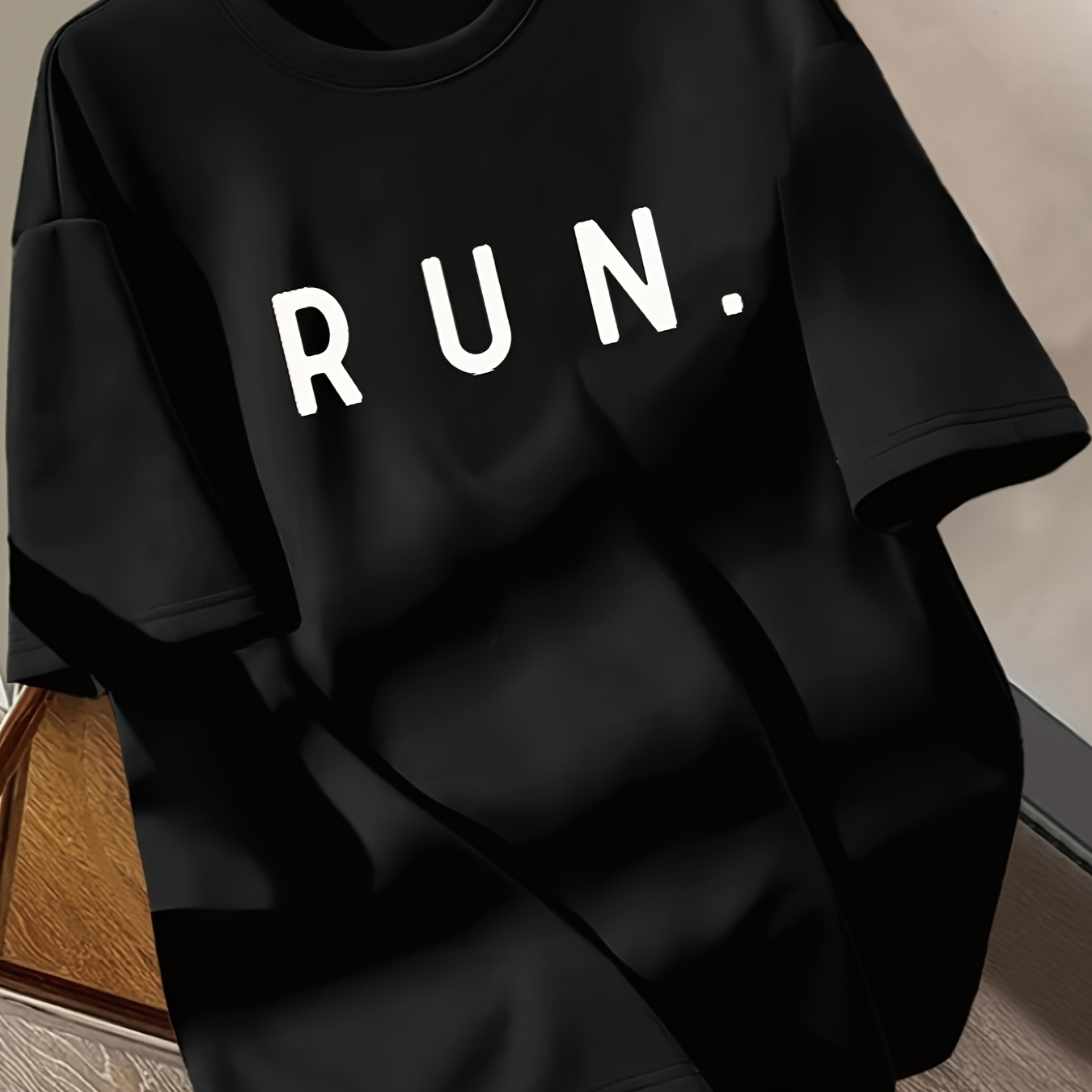 

T-Shirt Décontracté pour Femme avec Col Rond et Imprimé "RUN", Tissu en de Polyester, Haut à Manches Courtes pour Printemps/Été/Automne - 95% Polyester, 5% Élasthanne