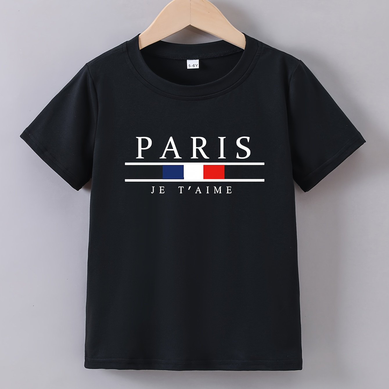 

1pc T-shirt à manches courtes "Paris" pour garçon, été, col rond décontracté, polyester légèrement extensible, tissu tricoté à motif de dessin , coupe standard pour enfants.