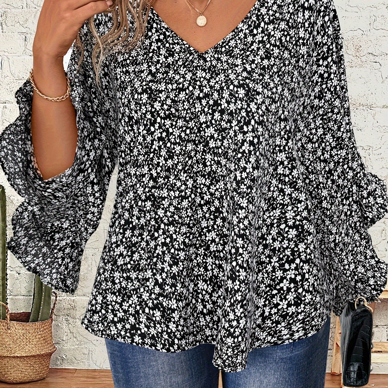 

Plus Size Floral Print Tie Back Blouse, Elegant V Neck Ruffle Top For Spring, Women's Plus Size Clothing