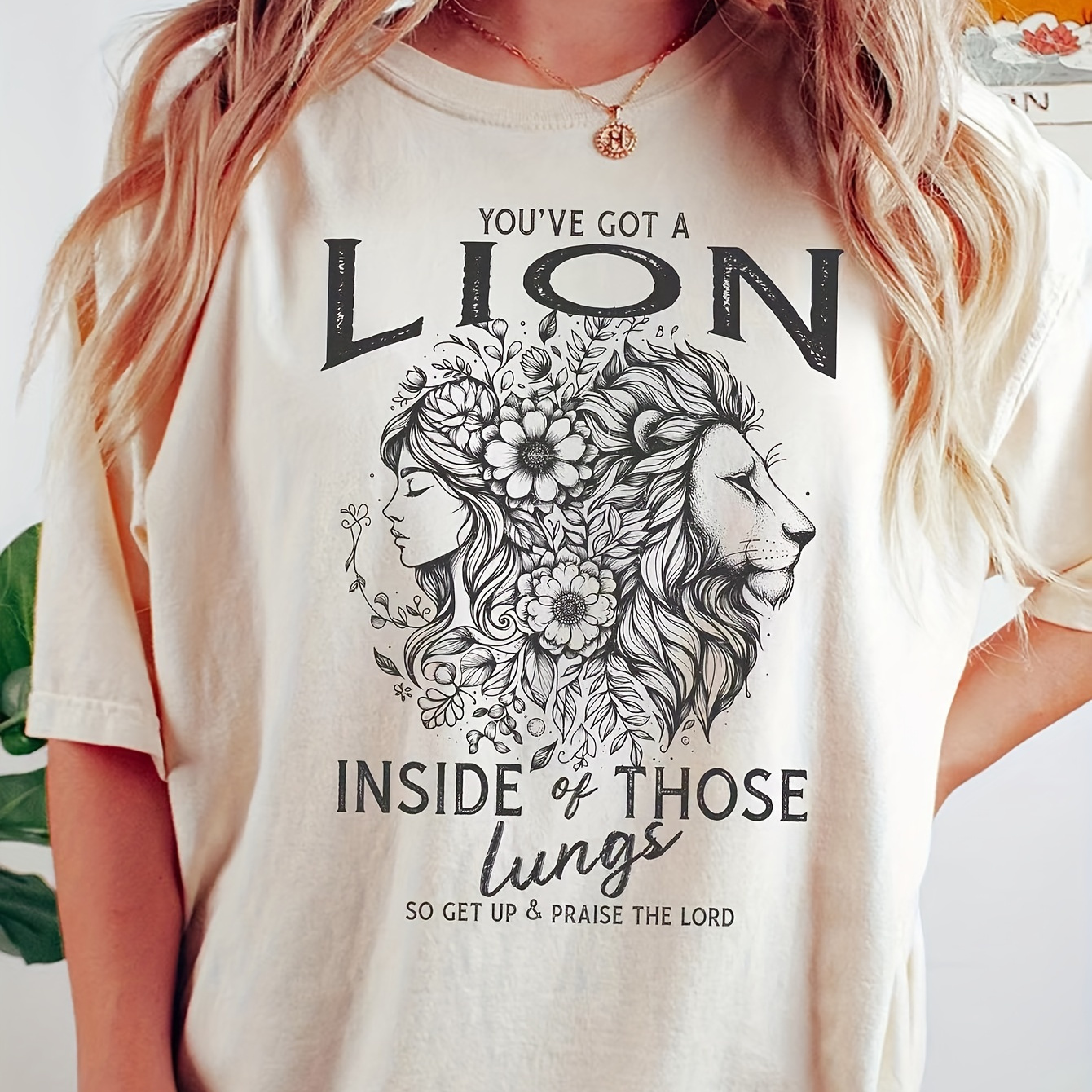 

Chic Lion Print Women's T-shirt - Casual Crew Neck, Soft Polyester , Machine Washable - All