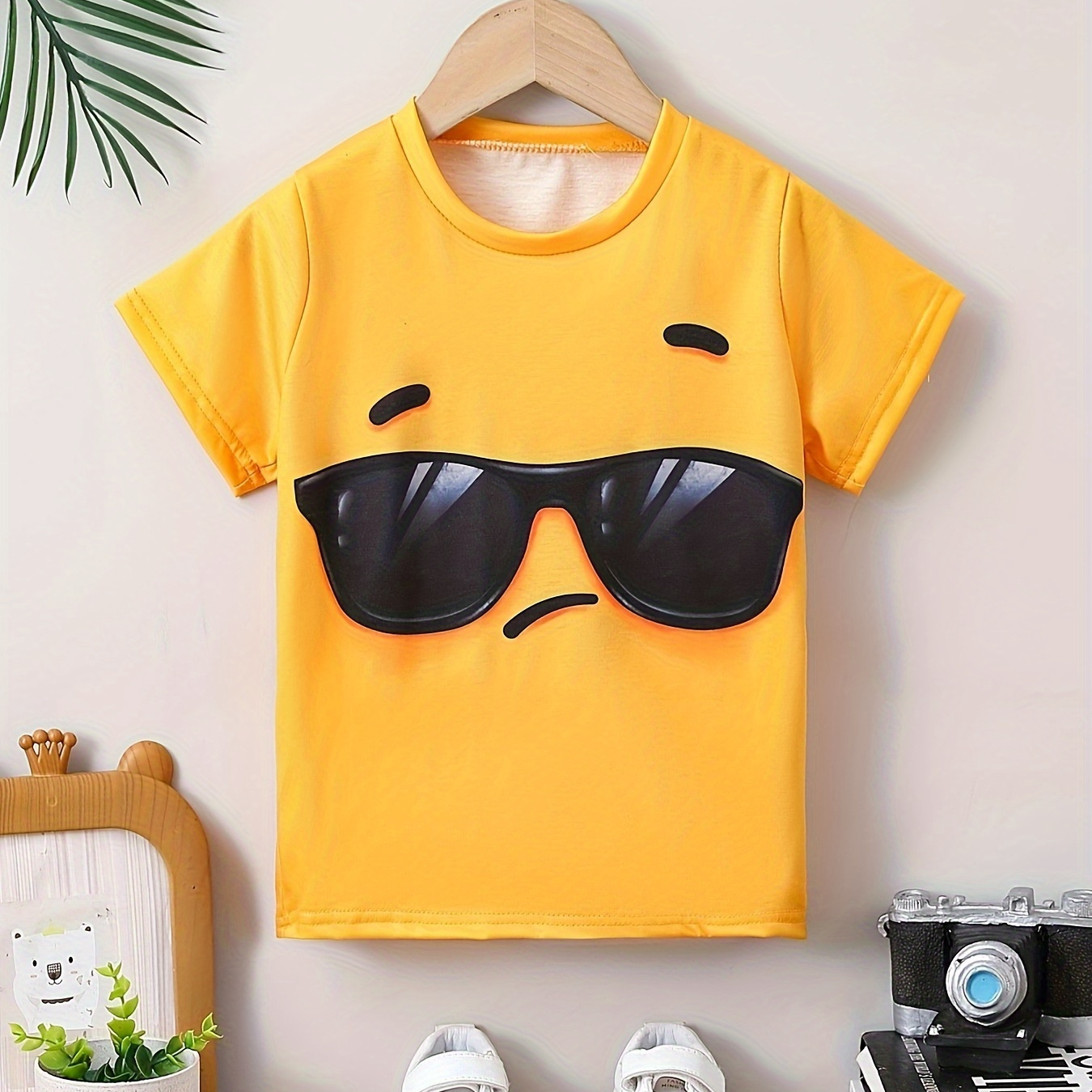 

Cool Sunglasses Face Print Crew Neck T-shirt, Casual Short Sleeve Tee Tops For Spring & Summer, Boy's Clothing