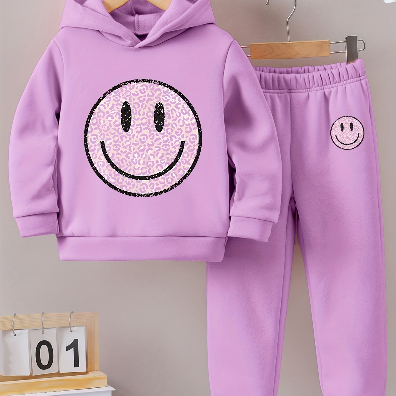 

2pcs Girls' Autumn/winter Smiling Face Cartoon Print Warm Fleece Hoodie And Pants Set, Polyester Blend, Soft And Warm