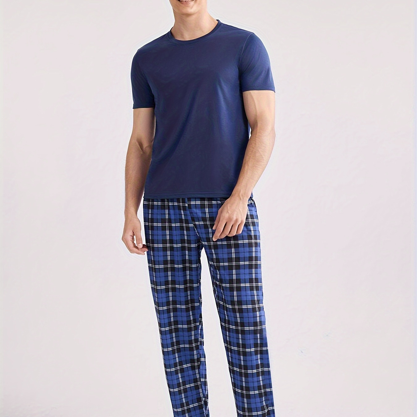 

2 pièces de pyjama pour homme, et uni, col rond, manches courtes et pantalon à carreaux, confortable et doux pour , pour un moment de détente à .