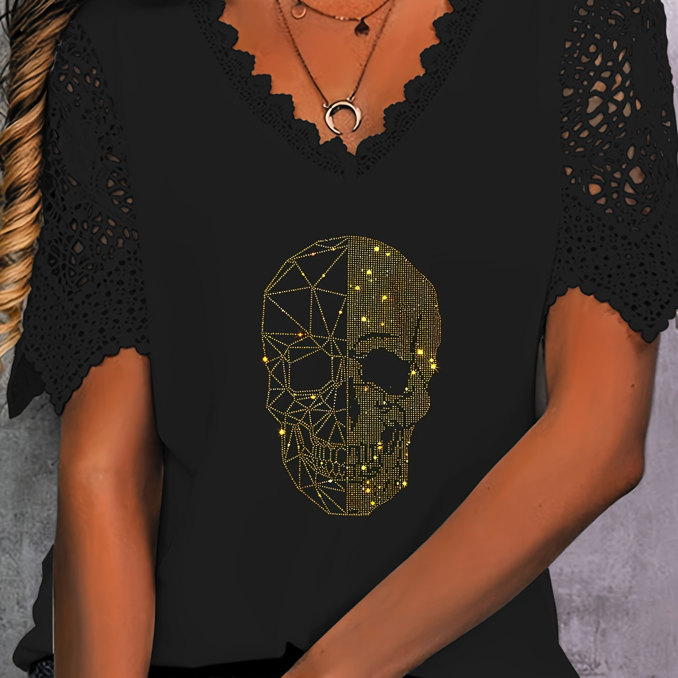 

Plus Size Skull Pattern T-shirt, Casual Lace Stitching V Neck Short Sleeve T-shirt, Women's Plus Size clothing