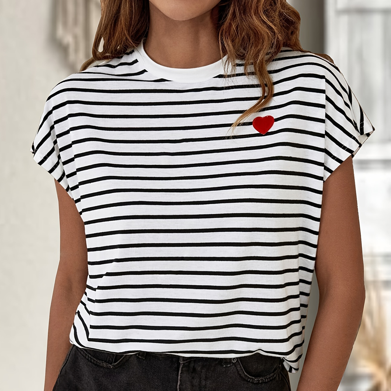 

Heart Pattern Crew Neck T-shirt, Casual Striped Short Sleeve Top For Spring & Summer, Women's Clothing