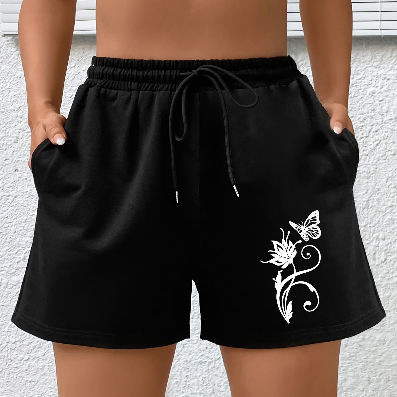 

Women's Plus Sports Shorts, Plus Size Butterfly Floral Print Elastic Drawstring High Rise Shorts With Pockets