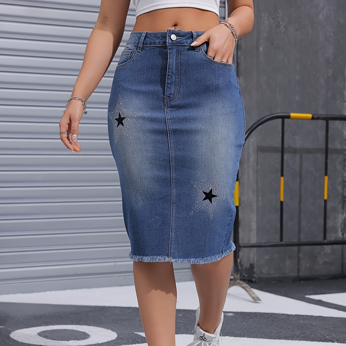 

Women's Fashionable Denim Midi Skirt With Star Detail - Casual Stretch Jean Skirt With Pockets And Zipper/button Closure, Casual Wear Skirt| Style| Texture Skirt