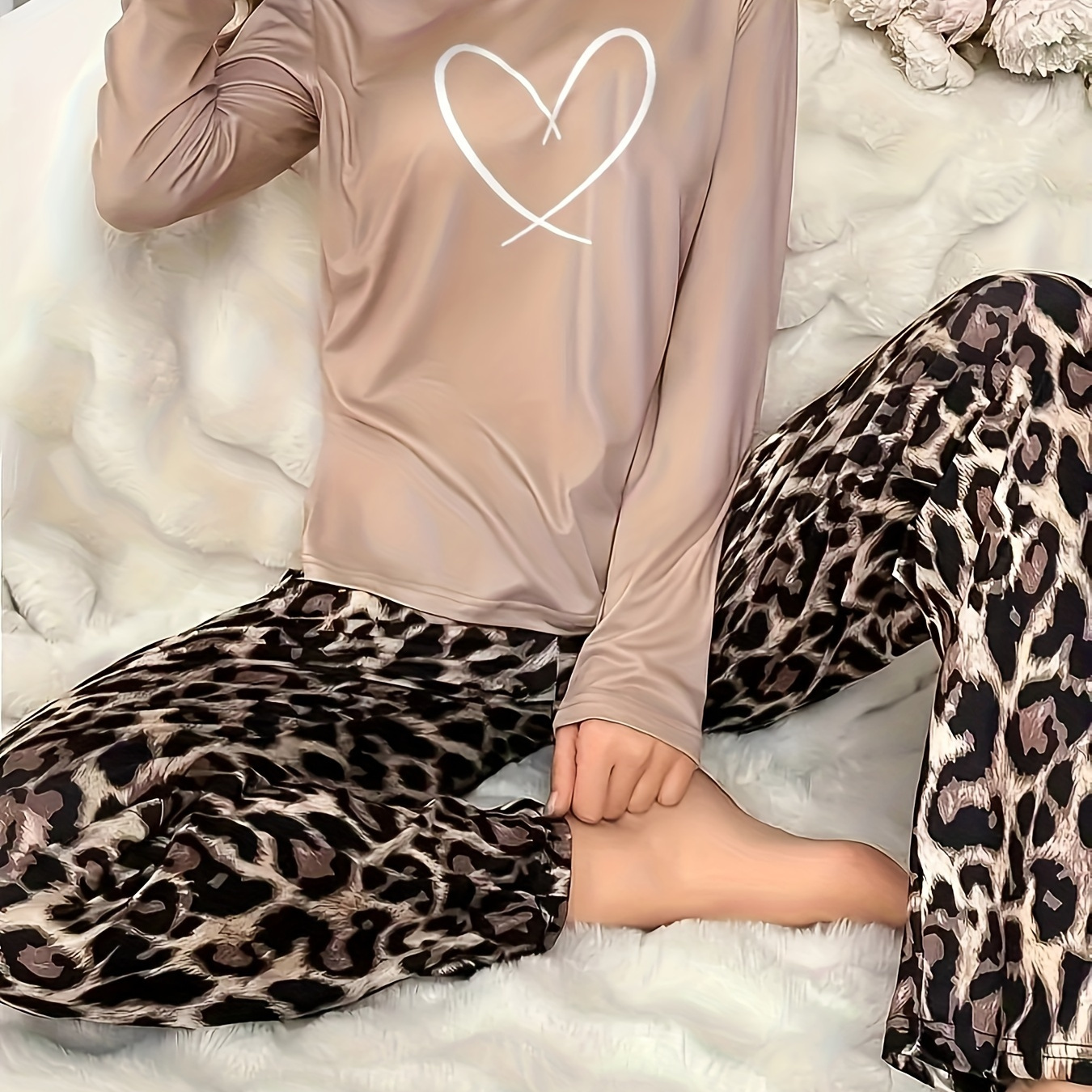 

2pcs Autumn And Winter Women's Pajamas Leopard Print Pants + Love Pattern Clothes