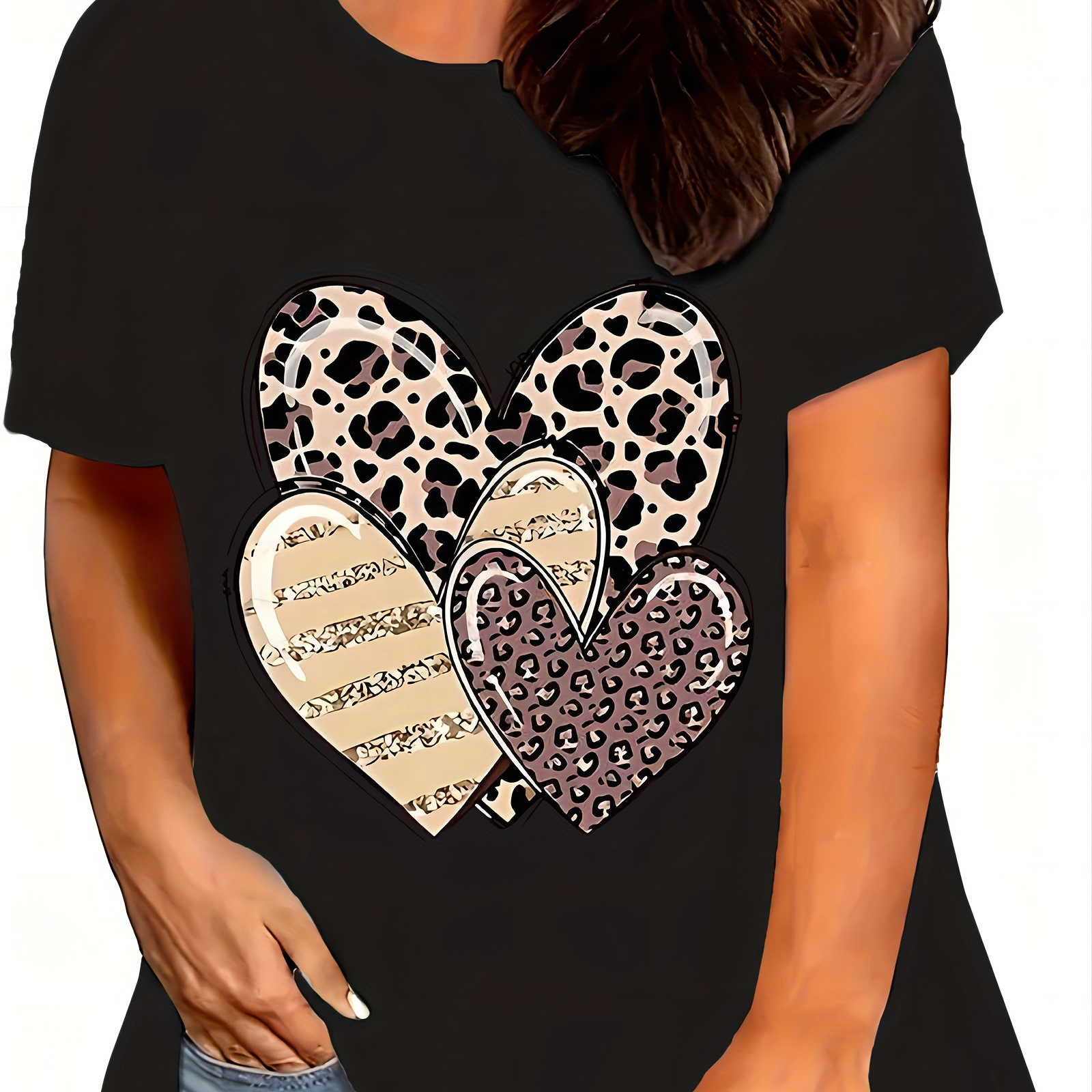 

Plus Size Heart Print T-shirt, Short Sleeve Crew Neck Casual Top For Summer & Spring, Women's Plus Size Clothing
