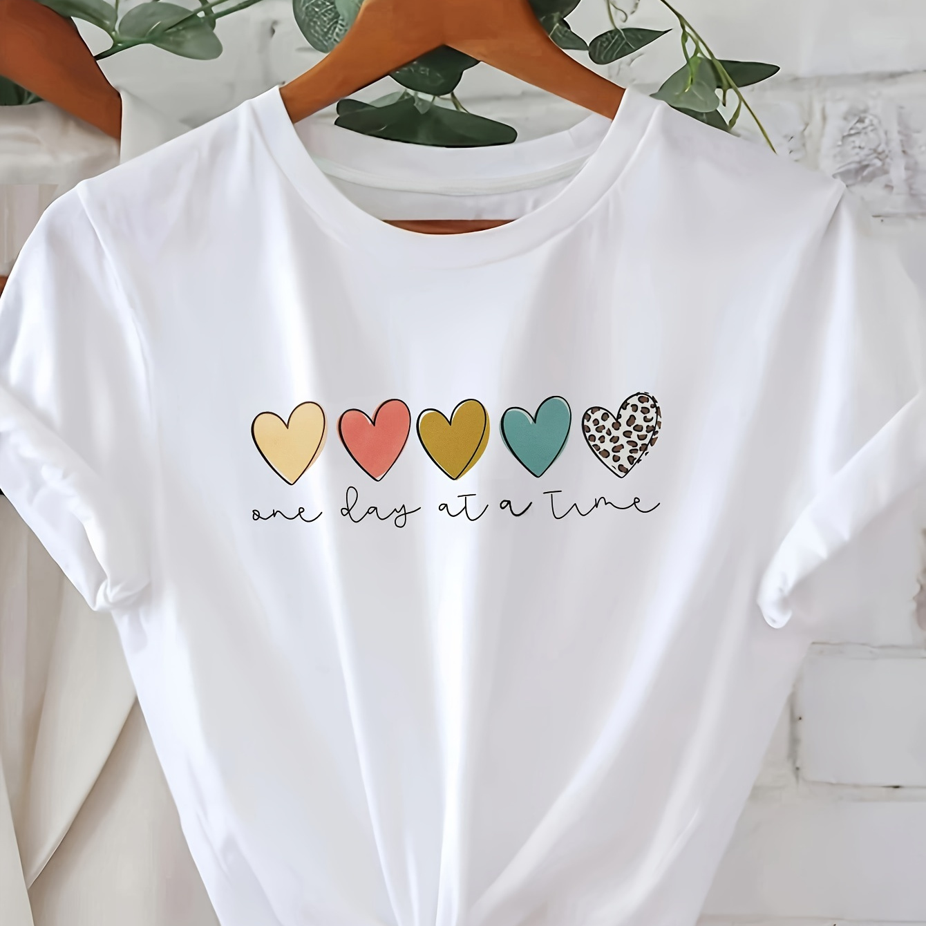 

Heart & Letter Print Crew Neck T-shirt, Casual Short Sleeve T-shirt For Spring & Summer, Women's Clothing