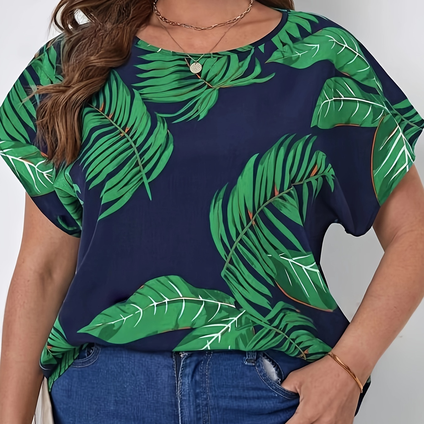 

Plus Size Leaves Print Blouse, Casual Crew Neck Short Sleeve Blouse For Spring, Women's Plus Size clothing