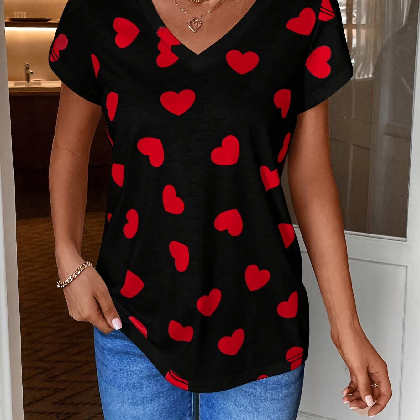 

Heart Print V Neck T-shirt, Casual Short Sleeve Top For Spring & Summer, Women's Clothing