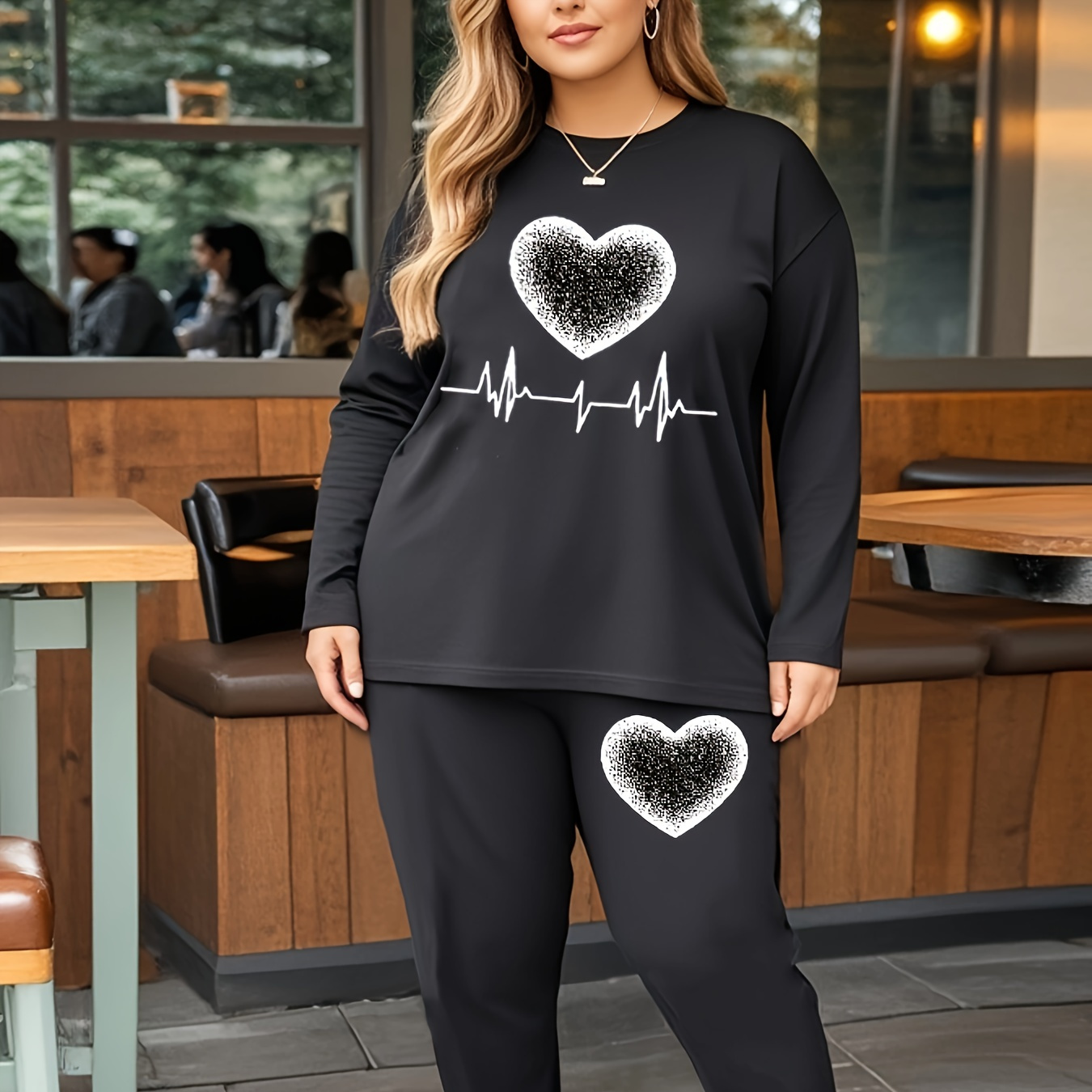 

Ensemble Chic Grande Taille pour Femmes avec Imprimé Cœur, Haut à Manches Longues & Pantalon - Décontracté, Mélange de Polyester Extensible, Lavable en Machine