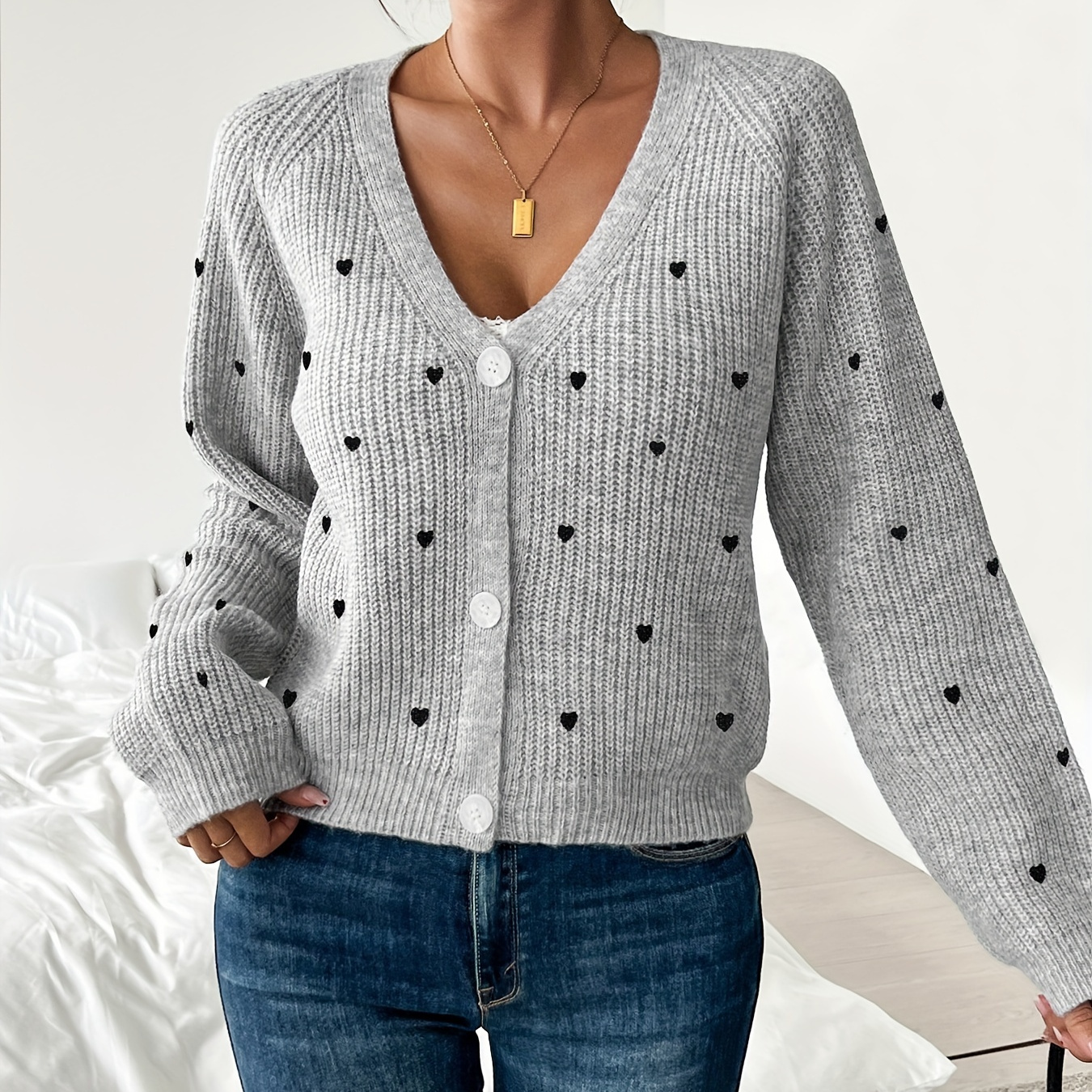 

Cardigan élégant à col en V pour femme avec motif de cœur brodé, manches longues, longueur courte, polyester, pull tendance toutes