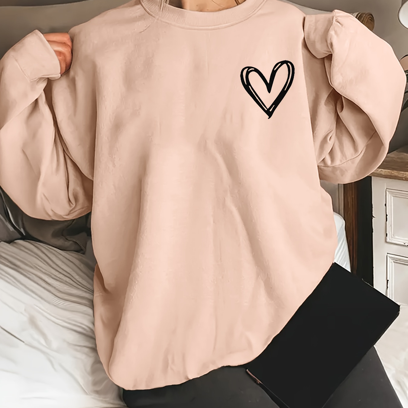 

Heart Print Pullover Sweatshirt, Casual Long Sleeve Crew Neck Sweatshirt For Fall & Spring, Women's Clothing