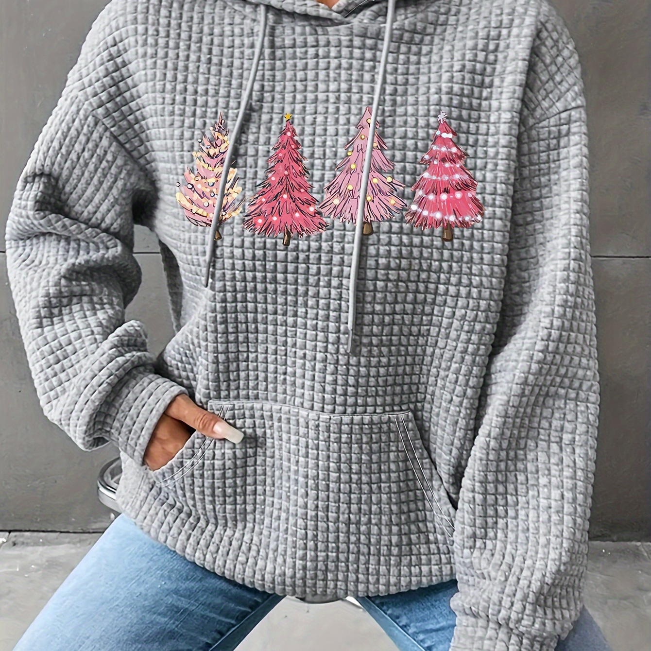 

Plus Size Christmas Casual Sweatshirt, Women's Plus Tree Print Long Sleeve Drawstring Hoodie With Pockets