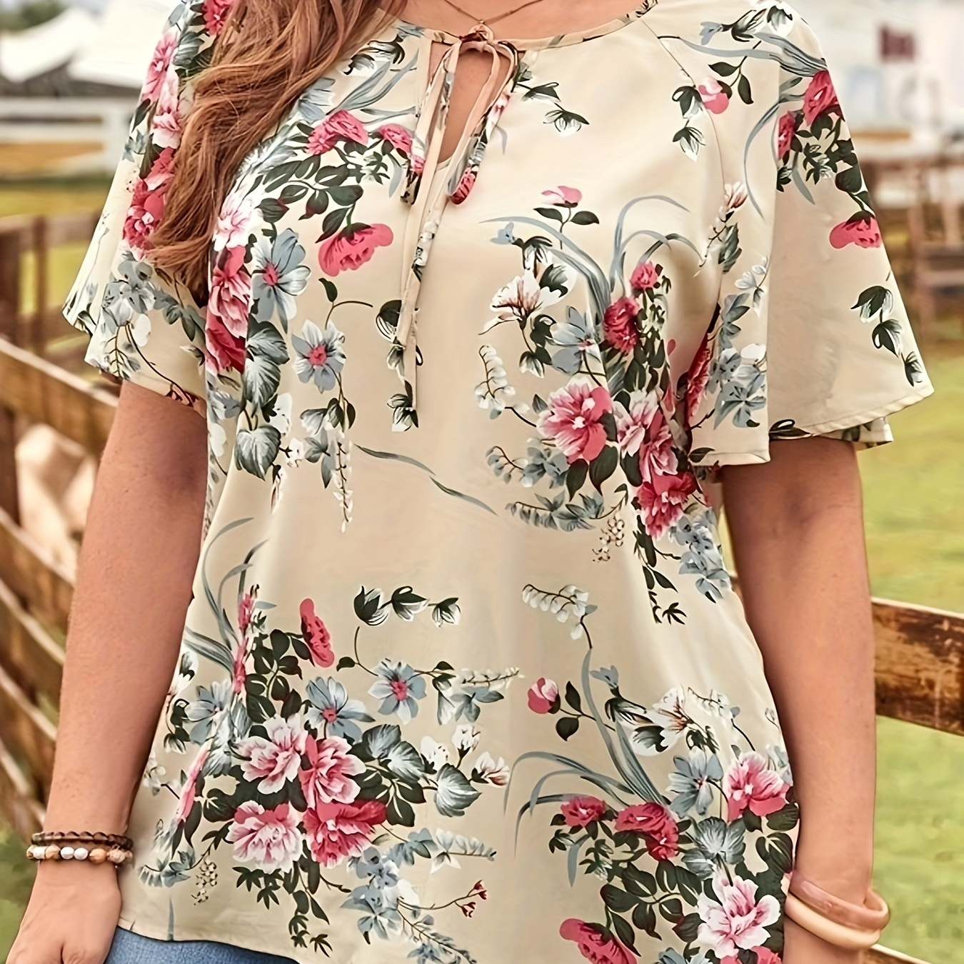 

Chemisier à imprimé floral grande taille, élégant chemisier à manches courtes à nœud pour le printemps, vêtements grande taille pour femmes