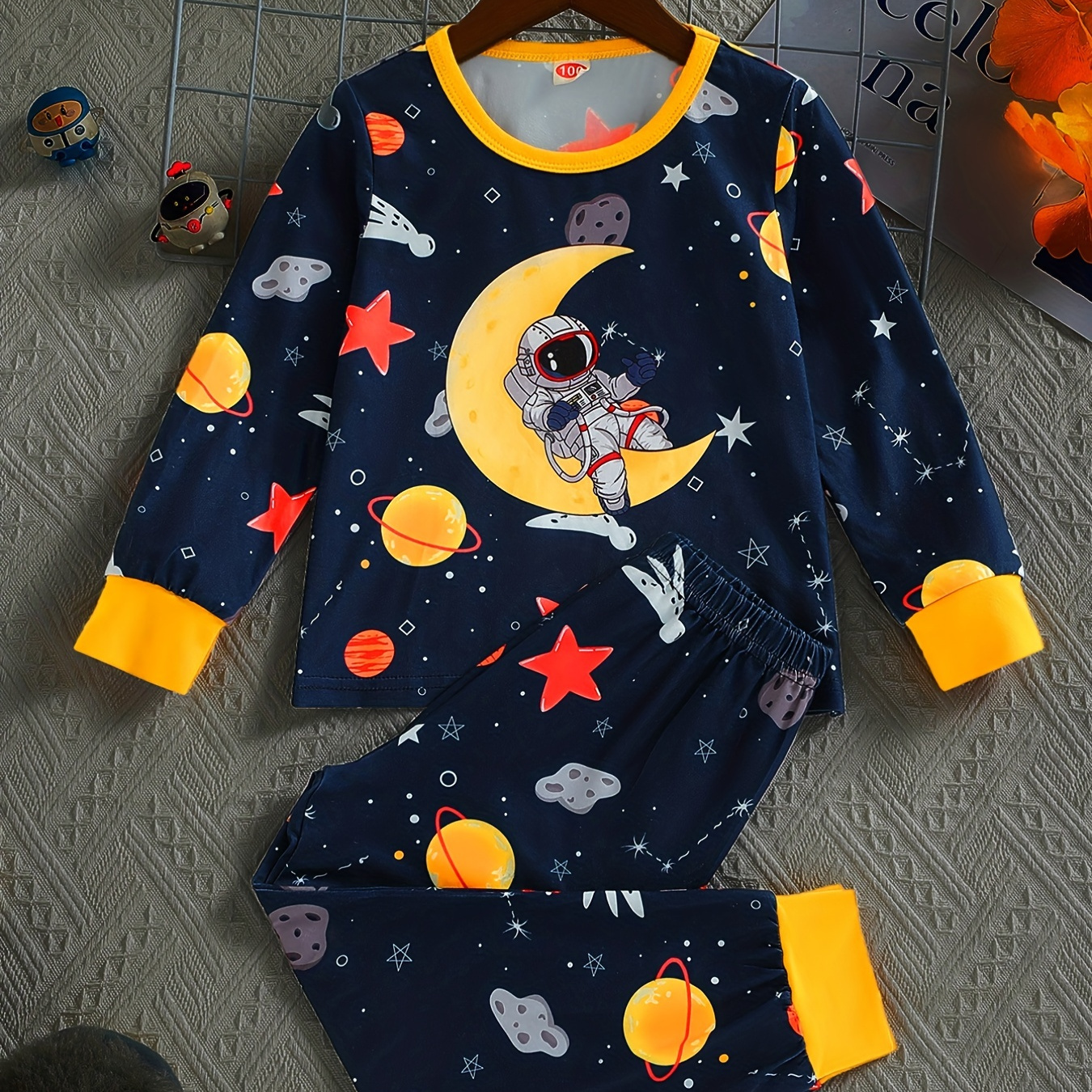 

Boys 2pcs Pajamas Long Sleeve Round Neck Pullover Top & Pants Astronaut On The Moon Print Comfortable Casual Homewear Set Kids Clothes
