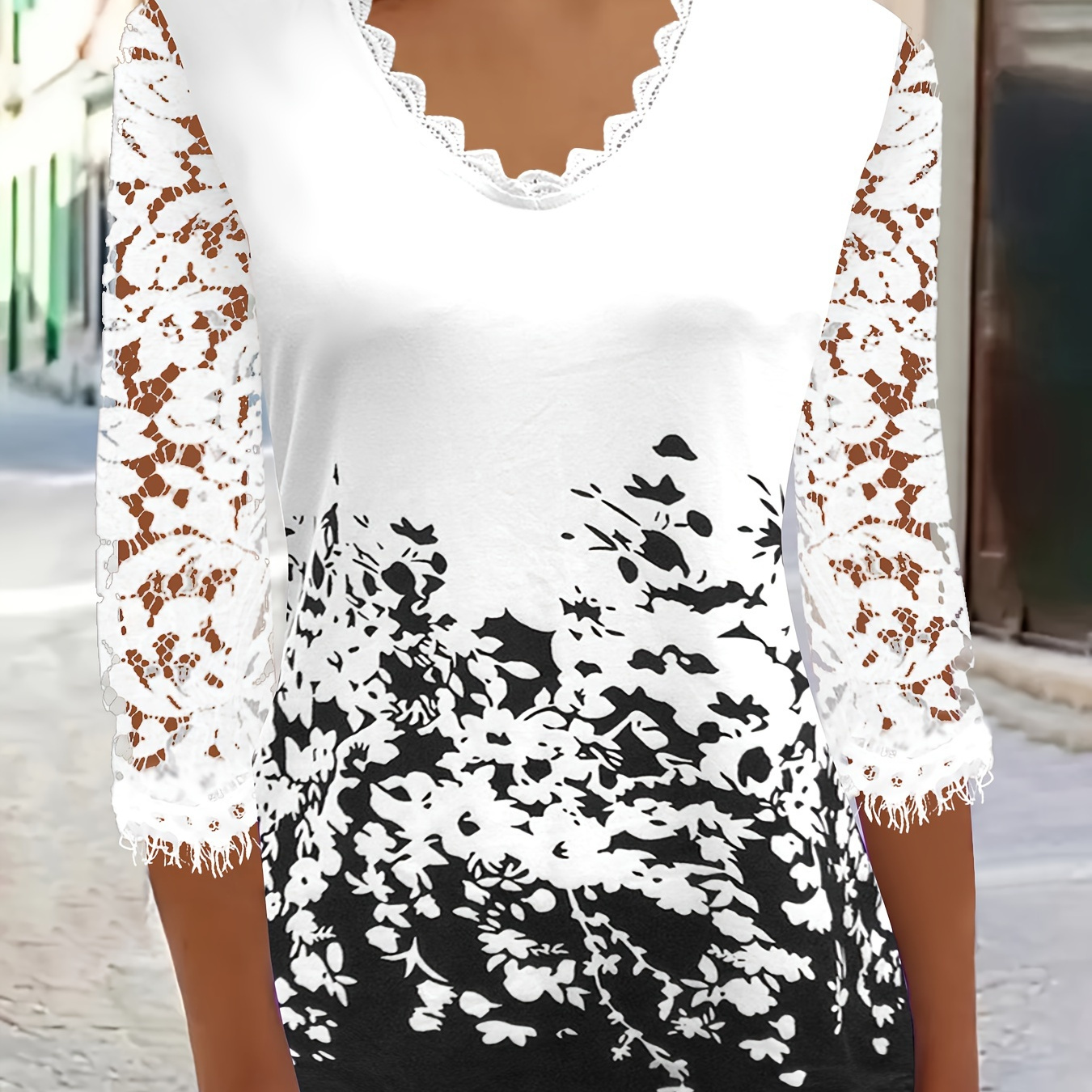 

Women's Elegant Contrast Lace Stitching T-shirt Women's Elegant Contrast Lace Floral Print Top