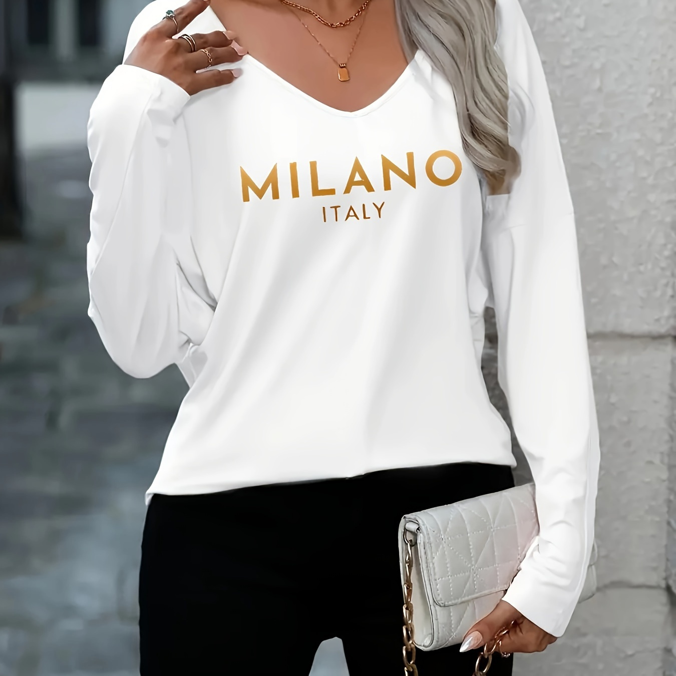 

T-Shirt Col V Imprimé Lettres Dorées Italie pour Femme - Manches Longues, Haut en Polyester Décontracté pour & , Lavable en Machine, Vêtement d'Automne|Trendy Haut à Col en V|Construction en