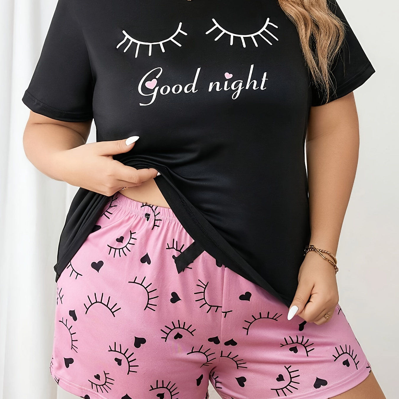 

Women's Plus Casual Pajamas Set, Plus Size Eyelash & Letter Print Short Sleeve Top & Shorts Lounge 2 Piece Set