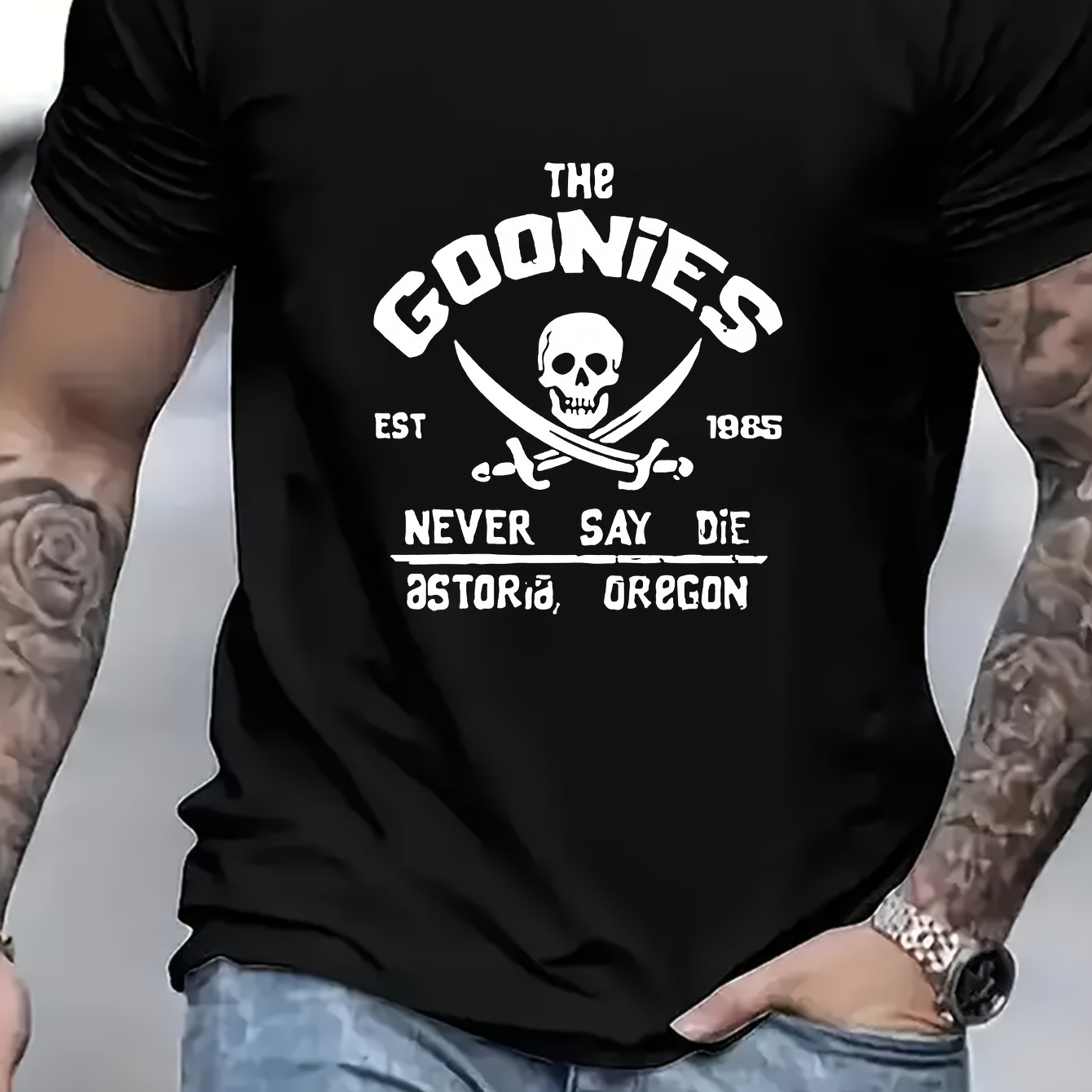 

Goonies Never Say Die Print T-shirt For Men, Comfortable & Stretchable, Summer Outdoor Activity, Streetwear Style, Crew Neck Top, Casual Pattern Tee For Gift, Summer Apparel Casual Fit