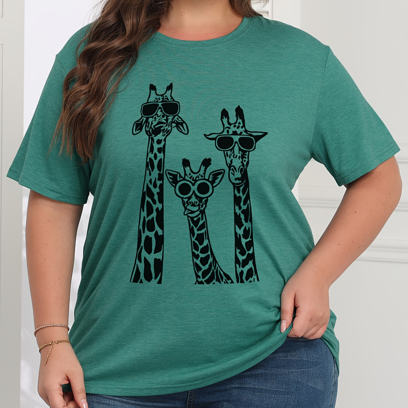 

Plus Size Giraffe Print T-shirt, Casual Short Sleeve Crew Neck Top For Spring & Summer, Women's Plus Size Clothing