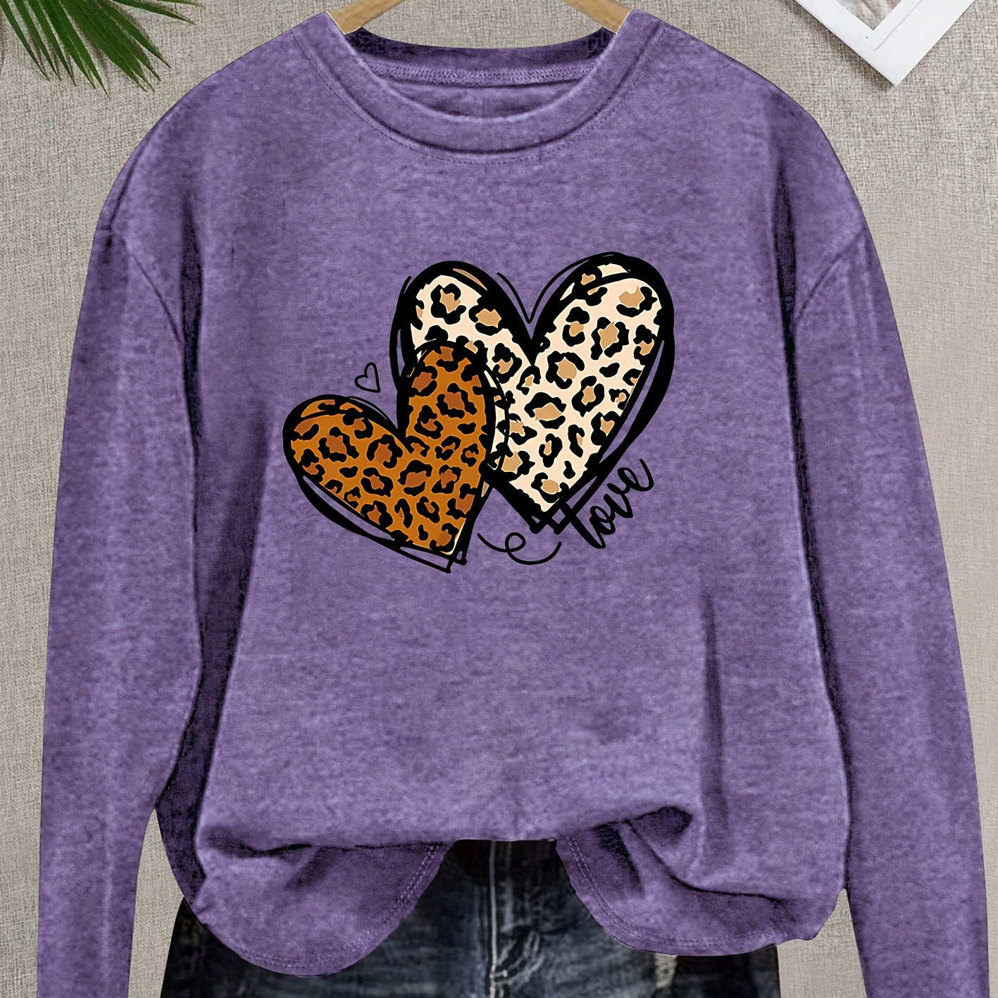 

[1pc Leopard Print Heart Letter T-shirt] Women' Leopard Print Heart And Letter Graphic Crew Neck Long Sleeve T-shirt, Polyester Knit Fabric With Medium Stretch, For Spring/summer/fall