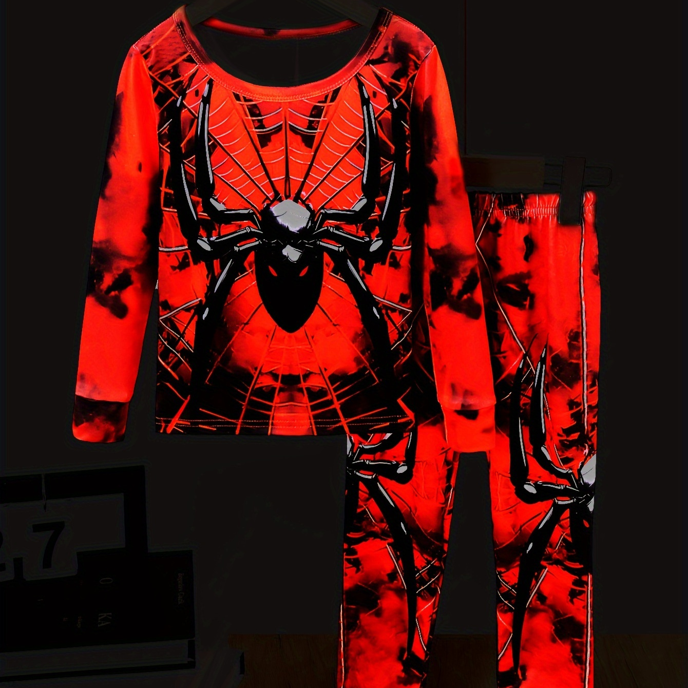 

2 Pcs Boy's Casual Home Wear Set, Night Light Spider Print Round Neck Long Sleeve & Trousers, Comfy & Skin-friendly Set, As Daily Gift, Can Only Glow Under Ultraviolet Light