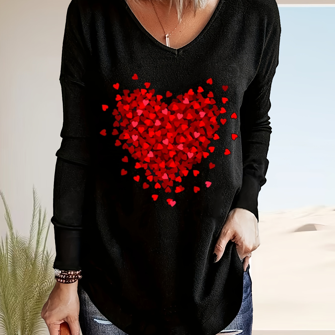 

T-shirt décontracté à manches longues et col en V pour femmes avec imprimé cœur, tissu tricoté 65% polyester 35% rayon, haut de mode printemps/automne, poids 170g/m² - pour la Saint-Valentin