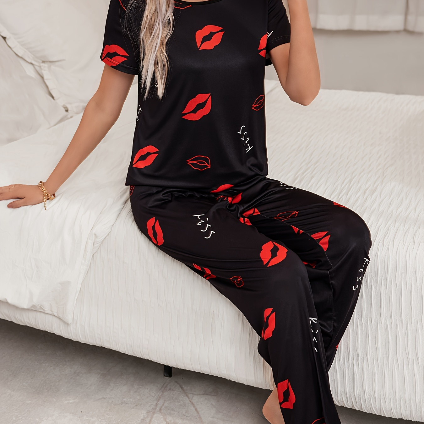 

Casual Red Lip & Letter Print Pajama Set, Short Sleeve Crew Neck Top & Elastic Pants For Valentine's Day, Women's Sleepwear & Loungewear