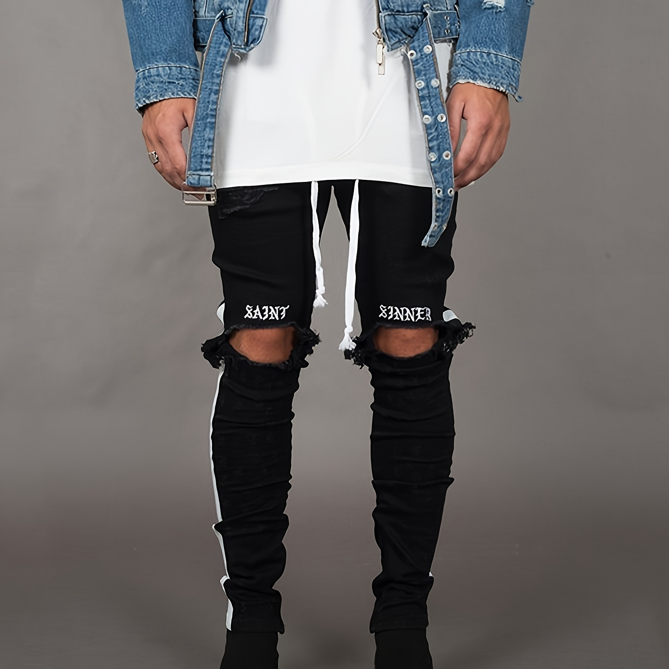 

Jean skinny déchiré et délavé pour homme avec broderie de lettres et ourlet effiloché - Style décontracté pour toutes les saisons