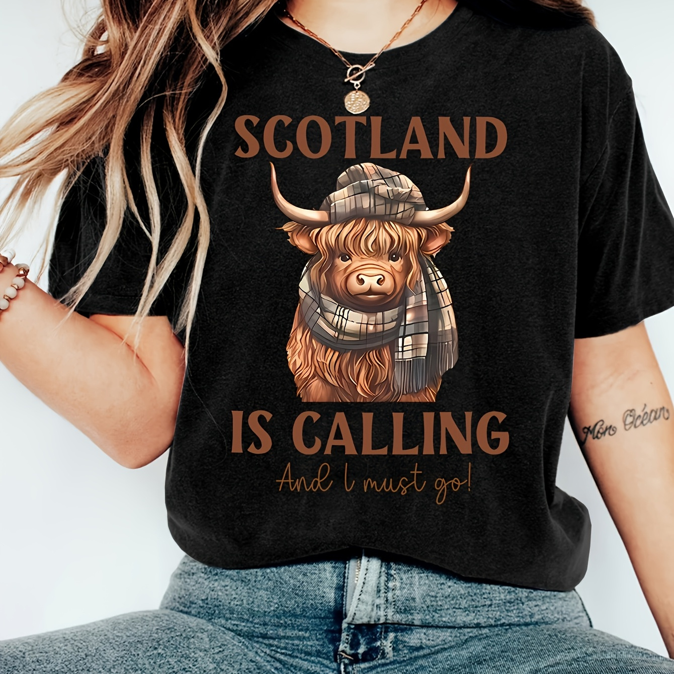 

Women's Plus Size Casual Crew Neck T-shirt, 100% Polyester Knit Fabric With Slight Stretch, Summer Season, Highland Cow Drawing Pattern, Scotland Inspired Tee