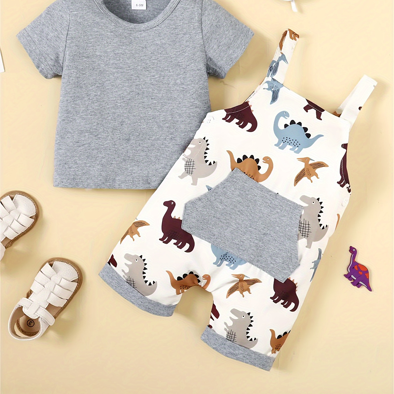 

2pcs Baby Boys Adorable Short Sleeve Crew Neck Tee With Dinosaur Print Bib Pants Set
