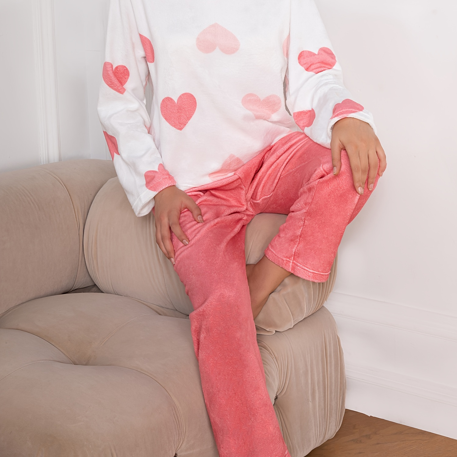 

Pyjama en Flanelle pour Femmes Nouveau Automne et Hiver Plus Velours Chaud Décontracté Confortable Saint-Valentin Imprimé Limité Rose Couleur Contrastée