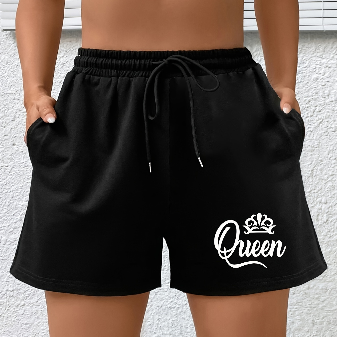 

Women's Plus Sports Shorts, Plus Size Queen Crown Print Elastic Drawstring High Rise Shorts With Pockets
